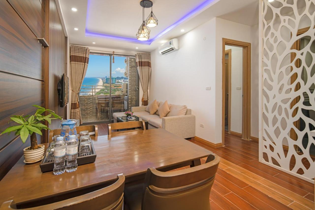 Sea View Balcony Retreat: My Khe Beach Proximity