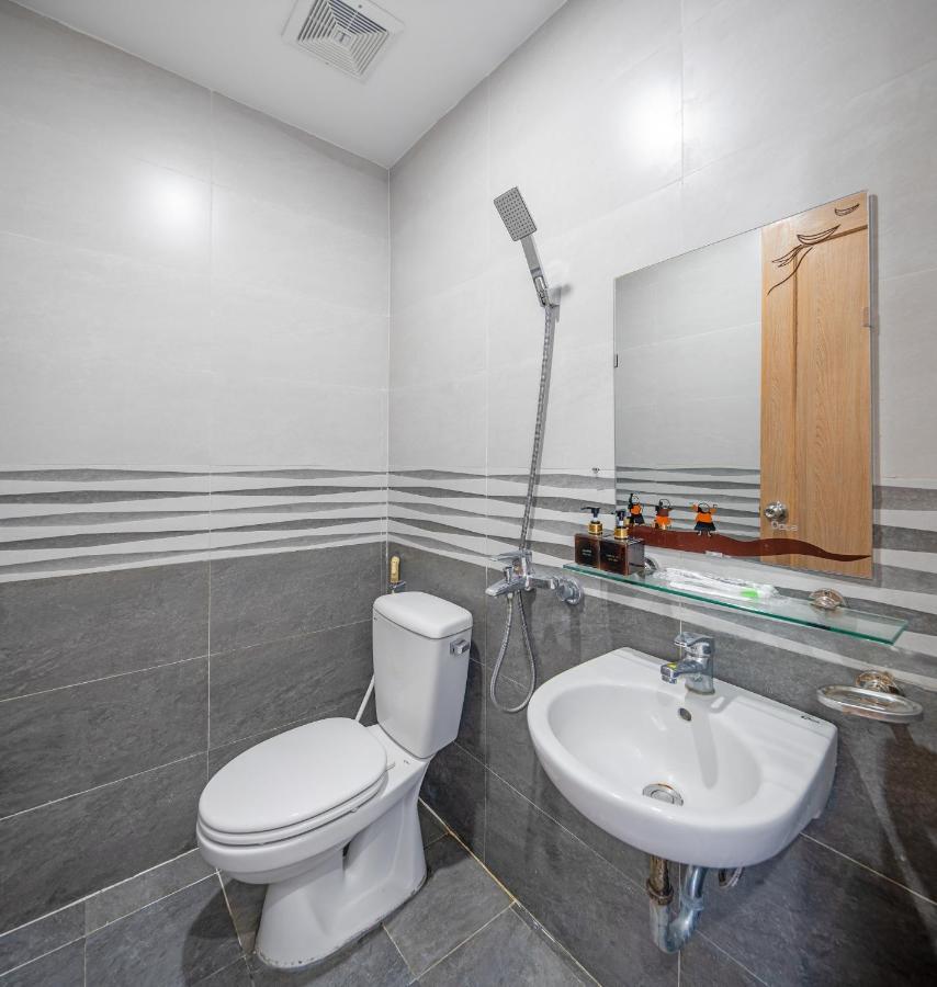 Sea View Balcony Retreat: My Khe Beach Proximity * Da Nang