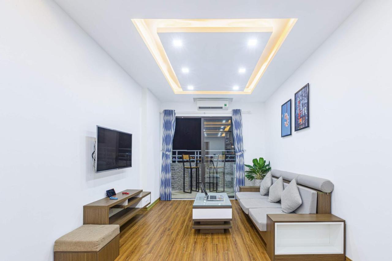 Apartment Sea View Balcony Retreat: My Khe Beach Proximity Da Nang