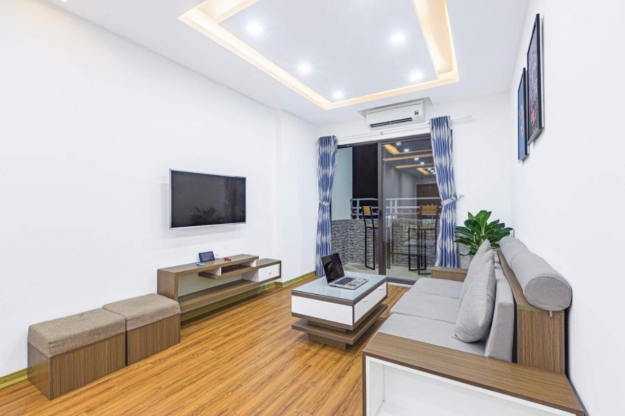 Sea View Balcony Retreat: My Khe Beach Proximity *