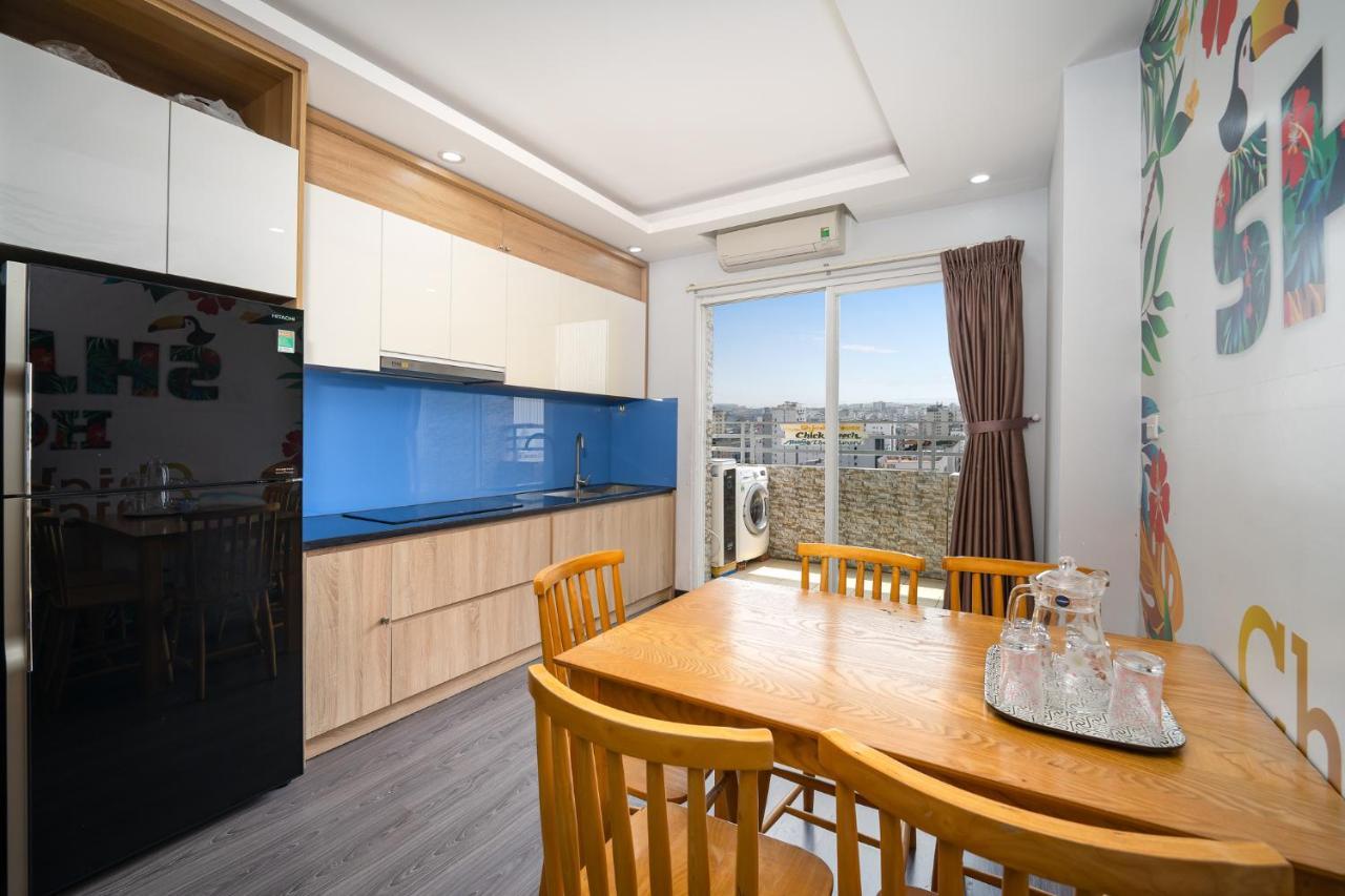 Apartment Sea View Balcony Retreat: My Khe Beach Proximity Da Nang