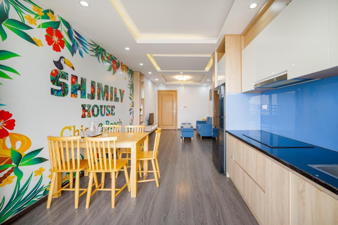 Sea View Balcony Retreat: My Khe Beach Proximity Apartment