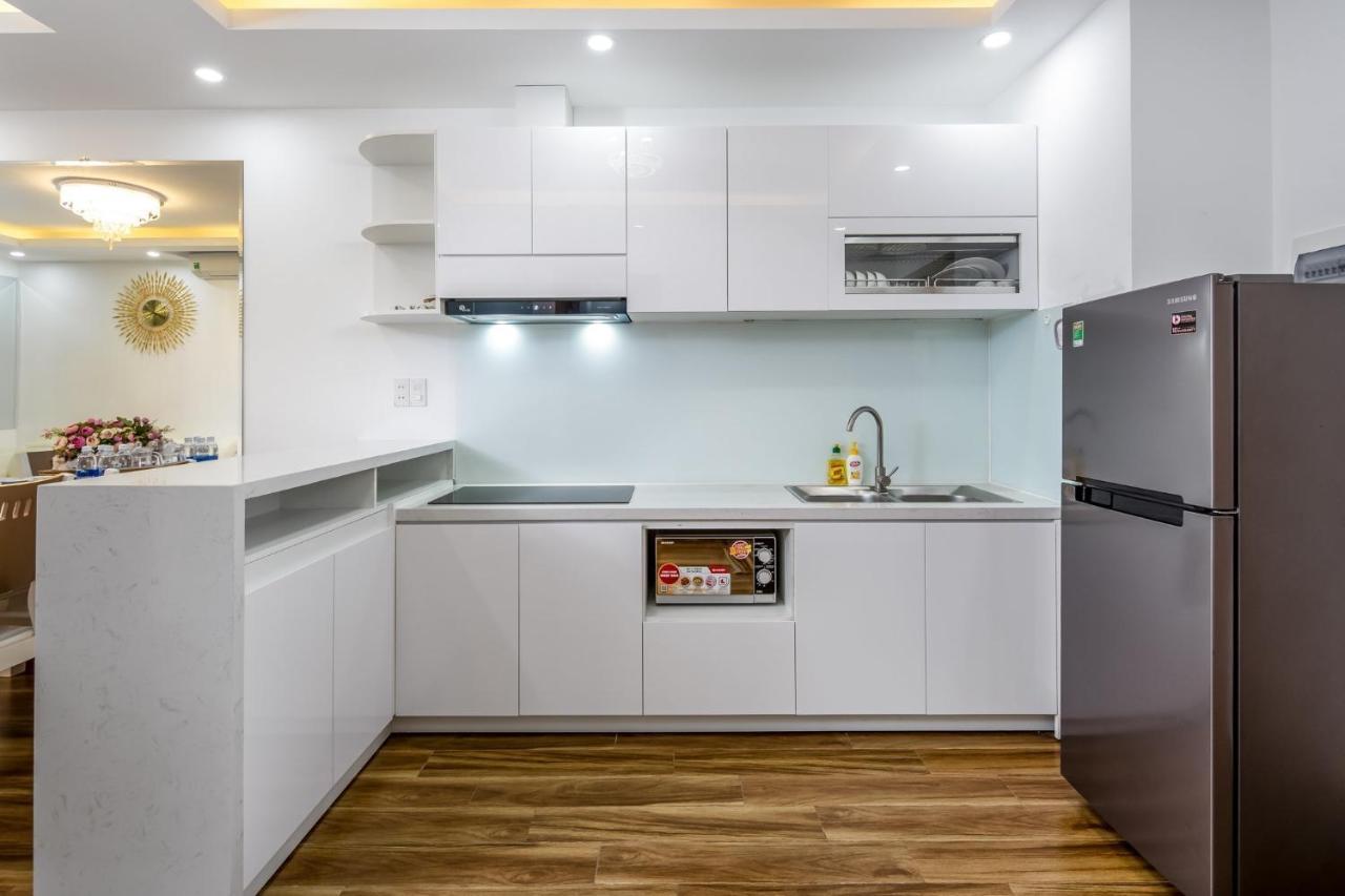 Sea View Balcony Retreat: My Khe Beach Proximity Apartment Da Nang