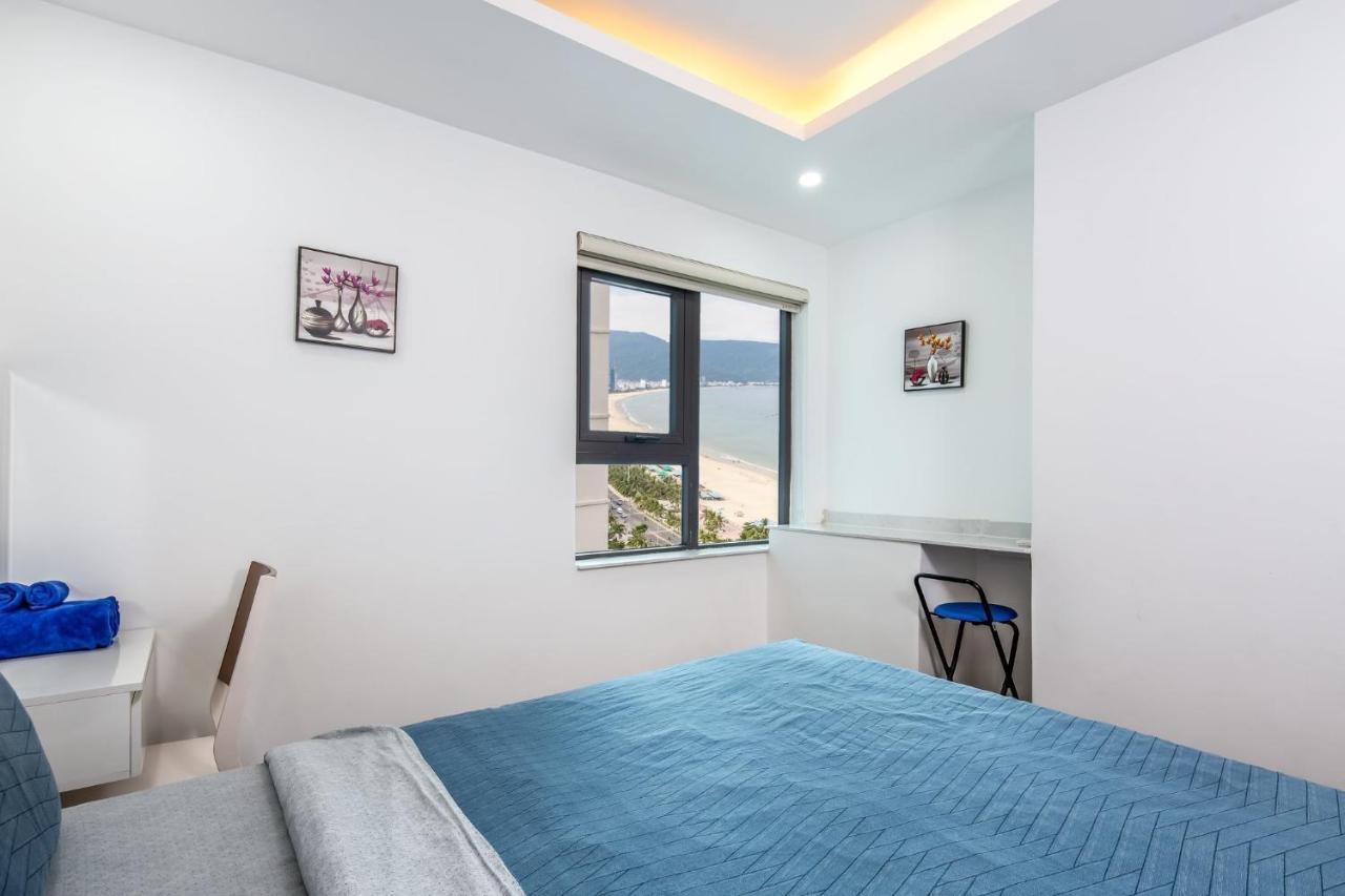 Apartment Sea View Balcony Retreat: My Khe Beach Proximity