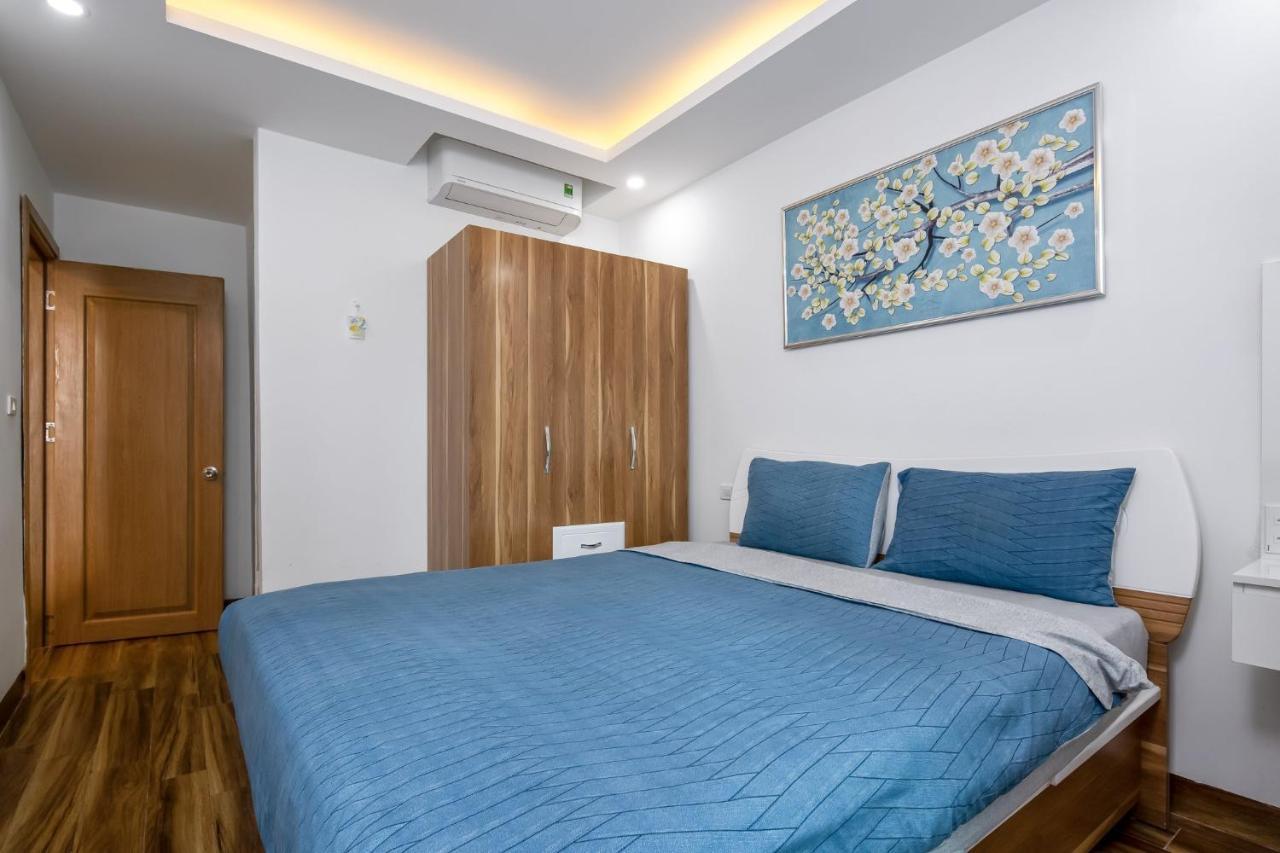 Sea View Balcony Retreat: My Khe Beach Proximity Da Nang