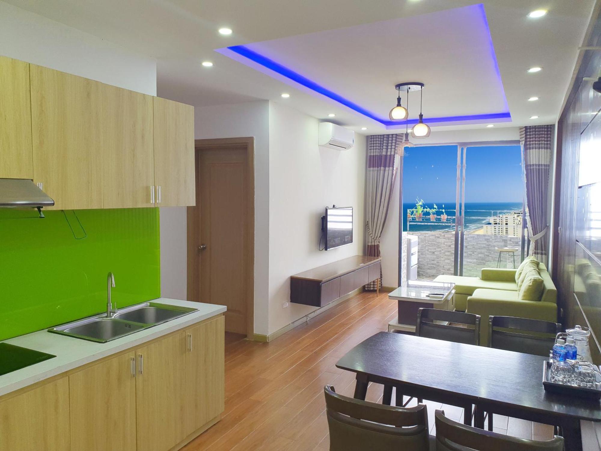 Apartment Sea View Balcony Retreat: My Khe Beach Proximity *