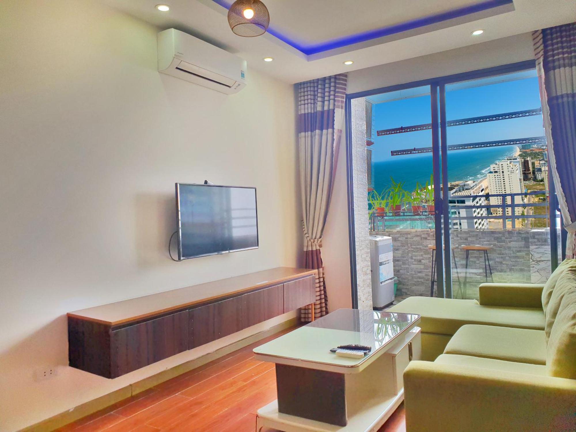 Sea View Balcony Retreat: My Khe Beach Proximity *