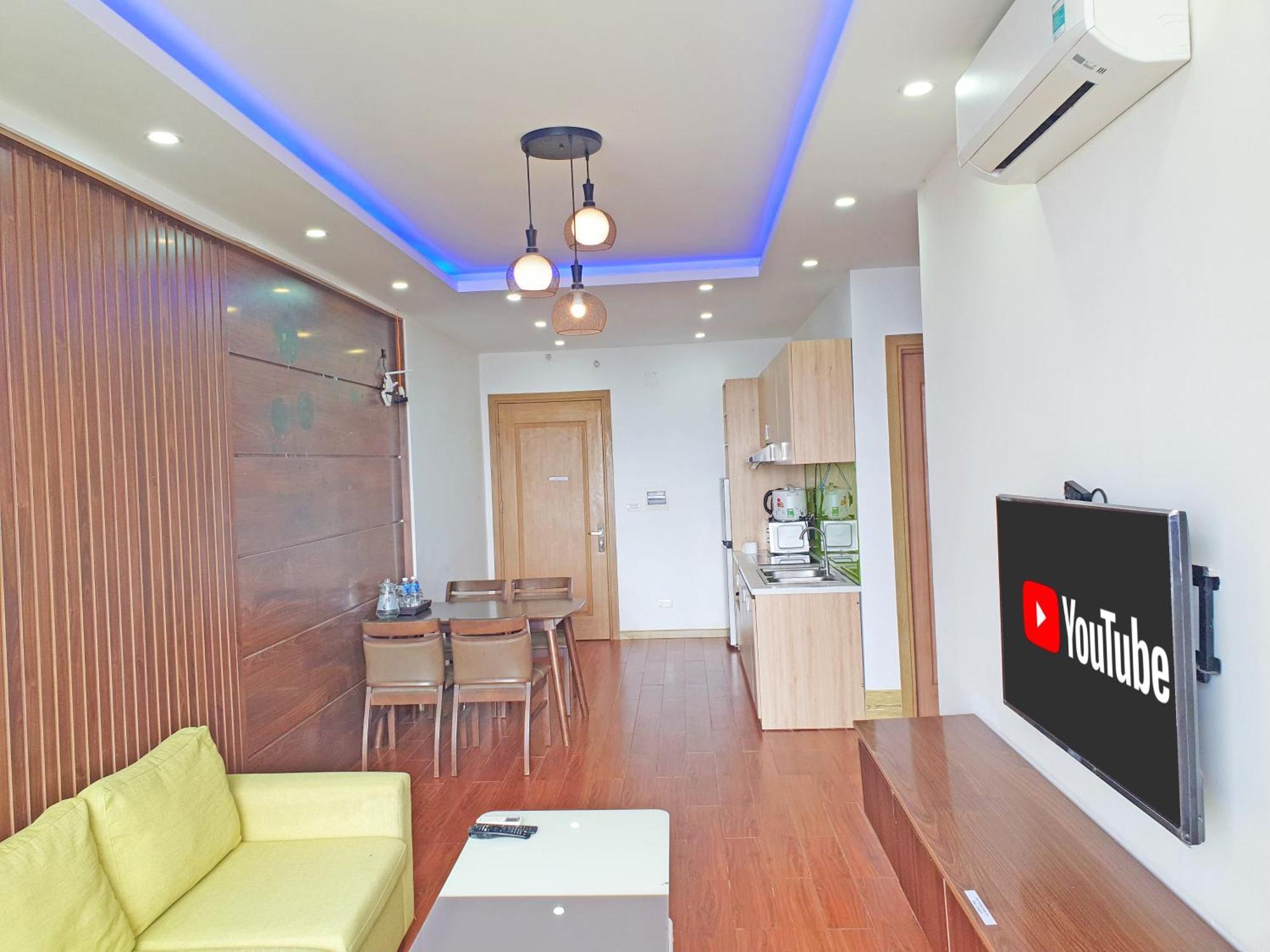 Sea View Balcony Retreat: My Khe Beach Proximity