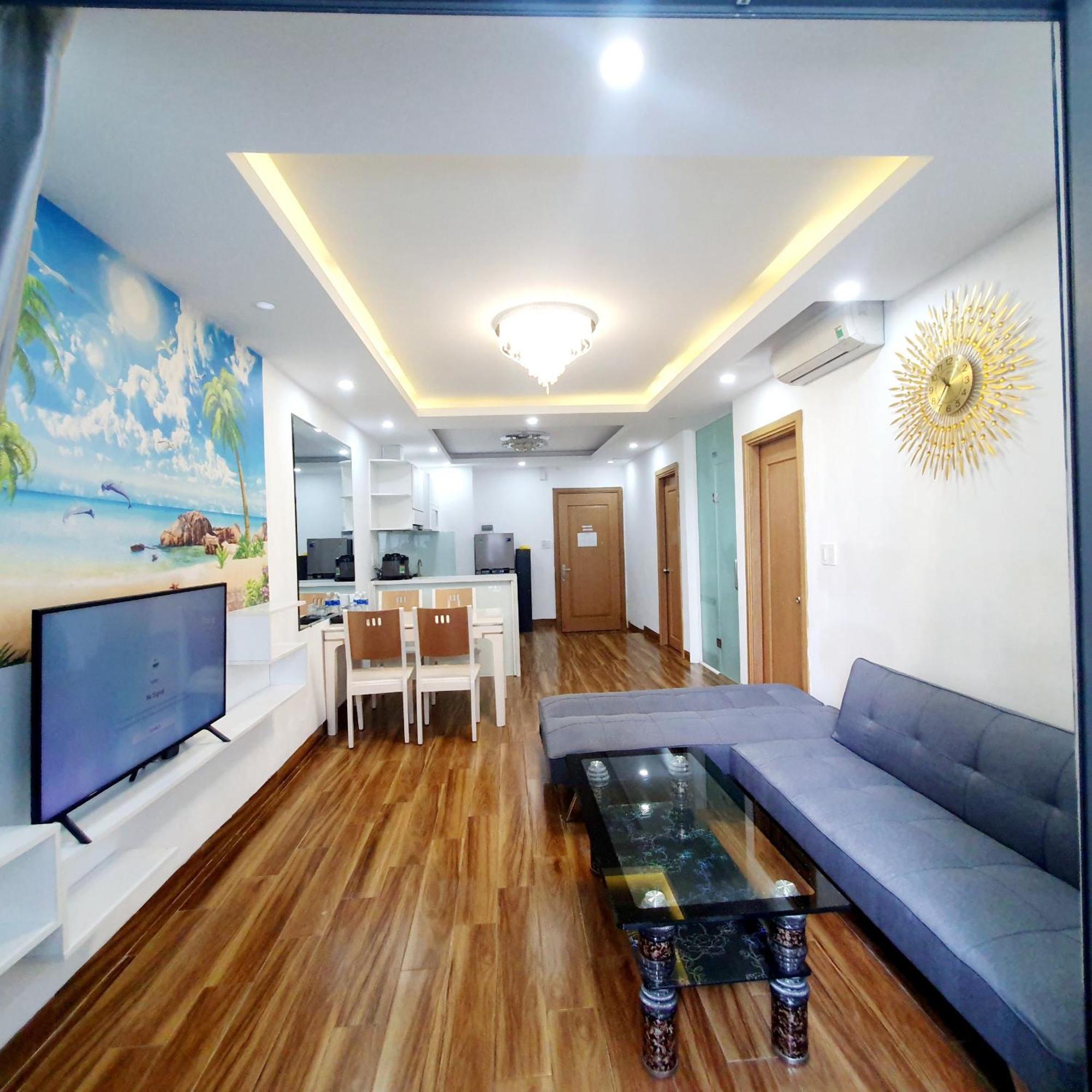 Sea View Balcony Retreat: My Khe Beach Proximity Da Nang